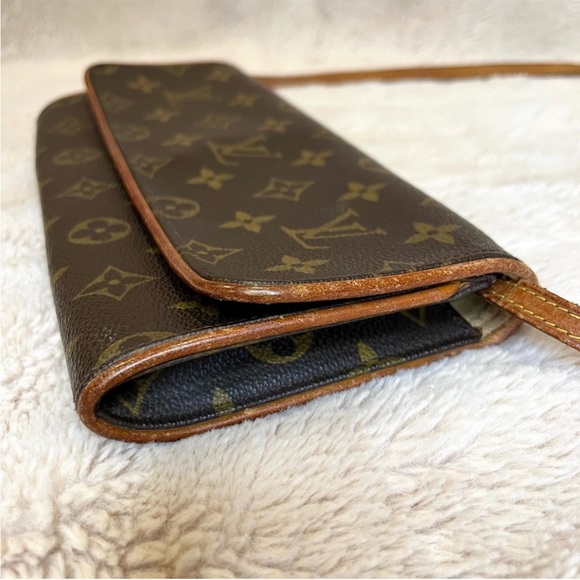 Louis Vuitton Vintage Monogram Pochette Twin GM - Picture 9 of 17